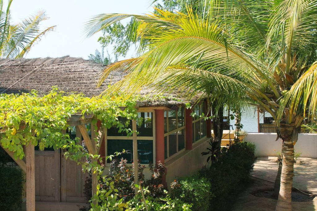 Lampsar Lodge Ndiongo Kültér fotó